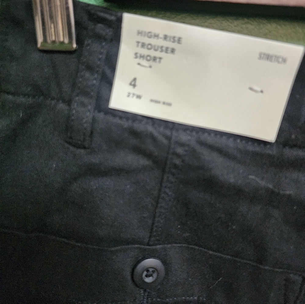 Banana Republic High-Rise Trouser Shorts | Size 4 | Black Stretch Tailored Short - Picture 3 of 3